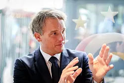 SAP-Chef Christian Klein und weitere Firmenvertreter waren zu Gast beim Digitalgipfel. - &copy; Kay Nietfeld/dpa