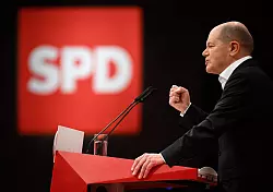 Bundeskanzler Olaf Scholz (SPD) spricht beim ordentlichen Bundesparteitag der SPD auf dem Berliner Messegel&auml;nde. - &copy; Bernd von Jutrczenka/dpa