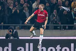 Marcel Halstenberg brachte Hannover 96 früh in Führung. - © David Inderlied/dpa