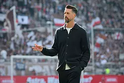 Augsburgs Trainer Sandro Wagner. - © Christian Charisius/dpa
