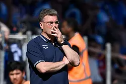 Konnte den Abstieg nicht verhindern: Bochums Trainer Dieter Hecking. - © Anke Waelischmiller/dpa