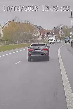 Der Mann war mit mehr als 100 Kilometern pro Stunde unterwegs. (Handout) - © --/Polizei Märkischer Kreis/dpa