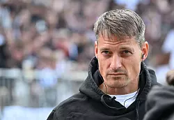 Erwartete nach der Stuttgart-Niederlage eine Reaktion seiner Mannschaft: St. Paulis Trainer Alexander Blessin - &copy; Carmen Jaspersen/dpa