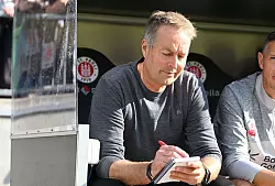 Hatte viel zu notieren: Bayer-Trainer Kasper Hjulmand - &copy; Carmen Jaspersen/dpa