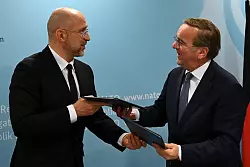 Die Ukraine und Deutschland wollen enger im Rüstungsbereich kooperieren. - © Ansgar Haase/dpa