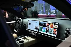 Der Trend in China geht zu Autos mit viel Enterntainment. - © Johannes Neudecker/dpa