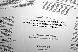Seiten aus dem Abschlussbericht von Sonderermittler John Durham. - &copy; Jon Elswick/AP