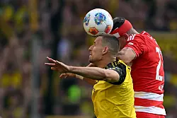 Unions Andrej Ilic spielte nach einem Zusammensto&szlig; mit einem Kopf-Verband weiter. - &copy; Federico Gambarini/dpa