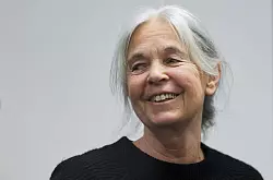 Daniela Klette ist unter anderem wegen versuchten Mordes angeklagt. - © Wolfgang Rattay/Reuters/Pool/dpa