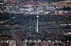 Wer hier speist, sollte schwindelfrei sein. (Archivbild) - © Uli Deck/dpa