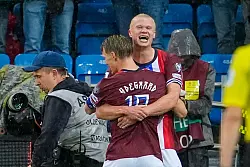 Erling Haaland und Norwegen düpierten die italienische Nationalmannschaft. - © Lise Åserud/NTB/dpa