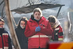 In der westukrainischen Stadt Ternopil wurde ein Wohnblock durch einen Marschflugk&ouml;rper zerst&ouml;rt. - &copy; Vlad Kravchuk/AP/dpa