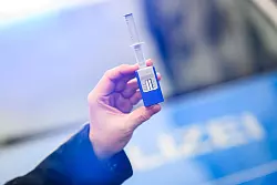 In den Bundesländern sind unterschiedliche Tests zur Feststellung von THC in Gebrauch. - © Julian Stratenschulte/dpa