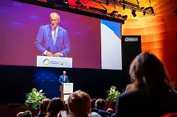 Bundeskanzler Friedrich Merz bekräftigt die deutsche Unterstützung. - © Michael Kappeler/dpa