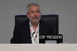 Leitete auch das Abschlussplenum: der brasilianische COP30-Pr&auml;sident. - &copy; Andre Penner/AP/dpa