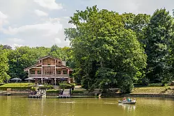 Grüne Oase: Der Park Bois de la Cambre liegt im Süden der Stadt. - © Jean-Paul Remy/visit.brussels/dpa-tmn
