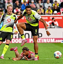 Am Samstag siegte der BVB mit Nmecha (r) 2:0 in Mainz. - &copy; Torsten Silz/dpa