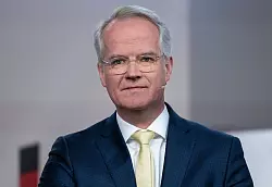 Der EY-Chef Ahlers fordert Reformen, um den Standort Deutschland wieder zu st&auml;rken. (Archivbild) - &copy; Sven Hoppe/dpa