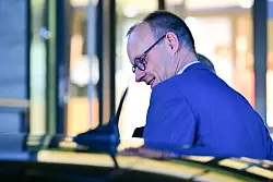 Merz verlie&szlig; die Adenauer-Stiftung nach der Wahl wortlos. - &copy; Sebastian Christoph Gollnow/dpa