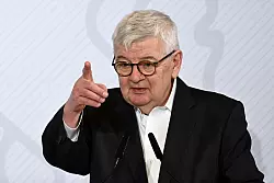 Ex-Au&szlig;enminister Joschka Fischer kann sich f&uuml;r sich keine Auswanderung aus Deutschland vorstellen. (Archivbild) - &copy; Federico Gambarini/dpa Pool/dpa
