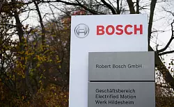 Weil die Autohersteller weniger Teile f&uuml;r E-Autos kaufen, will Bosch auch in Hildesheim Jobs streichen. - &copy; Alicia Windzio/dpa