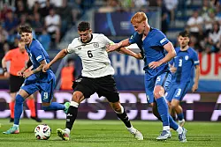 Umkämpft ging es zum Start der deutschen Mannschaft zu. - © Lukáš Grinaj/TASR/dpa