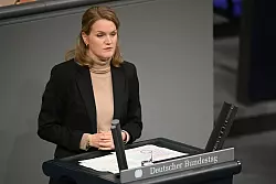 Die SPD-Abgeordnete Eichwede verteidigt die R&uuml;cknahme der Reform. - &copy; Niklas Graeber/dpa