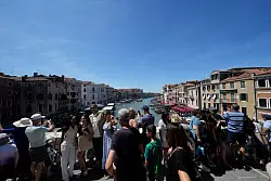 Taschendiebe gehen dorthin, wo die Touristen hingehen &ndash; Zaia hat dagegen ein hartes Vorgehen im Sinn. (Archivbild) - &copy; Luca Bruno/AP/dpa