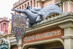 Die Branche der Freizeitparks will auch 2025 und 2026 wachsen. (Archivbild) - &copy; Jason Tschepljakow/dpa