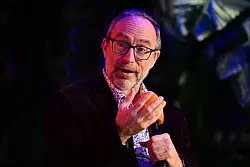 Wikipedia-Gr&uuml;nder Jimmy Wales. Sein Projekt wird am 15. Januar 25 Jahre alt. (Archivbild) - &copy; Sebastian Christoph Gollnow/dpa