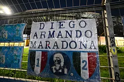 Für die Eintracht geht es am Dienstag im Stadio Diego Armando Maradona um wichtige Punkte in der Champions League. - © Arne Dedert/dpa