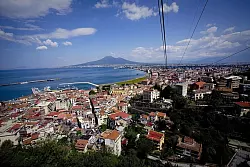 Die Seilbahn führt auf den Berg Monte Faito. (Archivbild) - © picture alliance / dpa