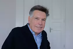 Für Kurator Gerhard Finckh hat das ehemalige Haus von Joseph Beuys eine herausgehobene Bedeutung. - © Rolf Vennenbernd/dpa