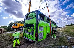 Mehrere Menschen gelten als schwer verletzt. - © Jens Büttner/dpa