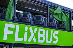 Die Reisenden haben laut Polizei viele verschiedene Nationalitäten. - © Jens Büttner/dpa