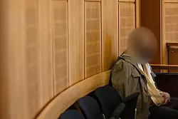 Zum Prozessauftakt legte der mutmaßliche Amok-Brandstifter ein Teilgeständnis ab. - © Rolf Vennenbernd/dpa