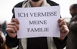 Seit Jahren fordern Flüchtlingsräte und Pro Asyl einen uneingeschränkten Familiennachzug zu allen Flüchtlingen, auch zu Menschen, die nur einen eingeschränkten Schutzstatus haben. (Archivbild) - © Sophia Kembowski/dpa