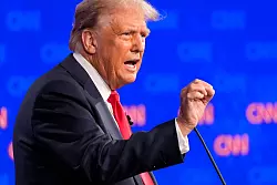 Donald Trump verbreitete erneut diverse Unwahrheiten, doch sein Auftritt geriet angesichts Bidens verheerender Darbietung in den Hintergrund. - &copy; Gerald Herbert/AP