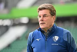 Zurück in Wolfsburg: Bochums Trainer Dieter Hecking. - © Swen Pförtner/dpa