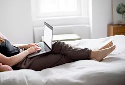 Remote-Work und flexibles Arbeiten werden in Stellenanzeigen immer seltener angeboten, ergab eine Auswertung von Indeed. - &copy; Zacharie Scheurer/dpa-tmn