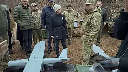 Baerbock hat der Ukraine schon bei mehreren Solidaritätsbesuchen ihrer Unterstützung versichert. (Archivbild) - © Jörg Blank/dpa