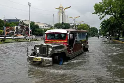 Auch in der Hauptstadt Manila standen viele Stra&szlig;en unter Wasser. - &copy; Aaron Favila/AP/dpa