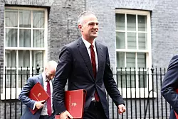 Technologieminister Kyle traf sich mit Social-Media-Konzernen. (Archivbild) - &copy; Tejas Sandhu/PA Wire/dpa