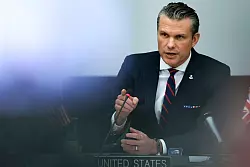Die US-Regierung sieht nach Angaben von Verteidigungsminister Hegseth keinen Weg für die Ukraine in die Nato. - © Omar Havana/AP/dpa