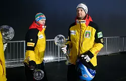 Johannes Lochner (Deutschland, r) gewinnt beide Gesamt-Weltcups vor Francesco Friedrich (Deutschland). - &copy; Robert Michael/dpa