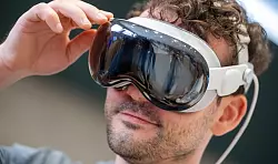 Mit einem Druck auf die digitale Krone bringt man die App-Symbole ins Blickfeld. - &copy; Monika Skolimowska/dpa