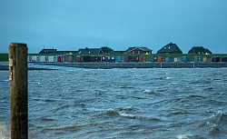 Eine Sturmflut wird an der deutschen Nordseek&uuml;ste am Montag nicht erwartet. - &copy; Daniel Bockwoldt/dpa/Daniel Bockwoldt