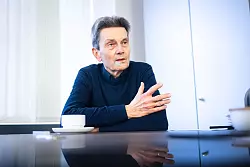 Mützenich ruft Merz auf, den Antrag nicht einzubringen. (Archivbild) - © Sina Schuldt/dpa