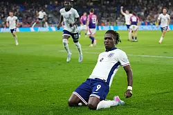 Er hatte eine Auseinandersetzung mit dem englischen U21-Nationalspieler Jonathan Rowe, der wegen des Vorfalls ebenfalls zum Verkauf steht. (Archivbild) - © Petr David Josek/AP/dpa