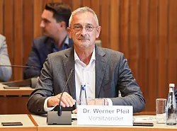 FDP-Obmann Werder Pfeil begr&uuml;ndet Sondervotum zum Untersuchungsausschuss zur Justizaff&auml;re. - &copy; Oliver Berg/dpa